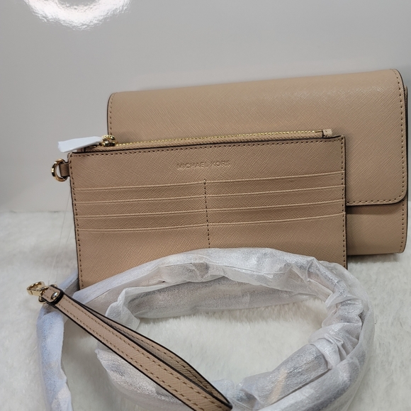 MK 3n1 clutch, wristlet xbody bag in taupe &black - Picture 3 of 11